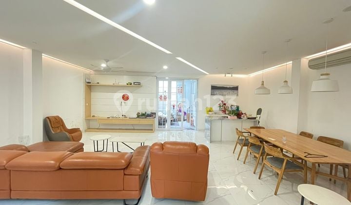 Golf Lake Residence 8X18 Semi Furnished - Sangat Terawat