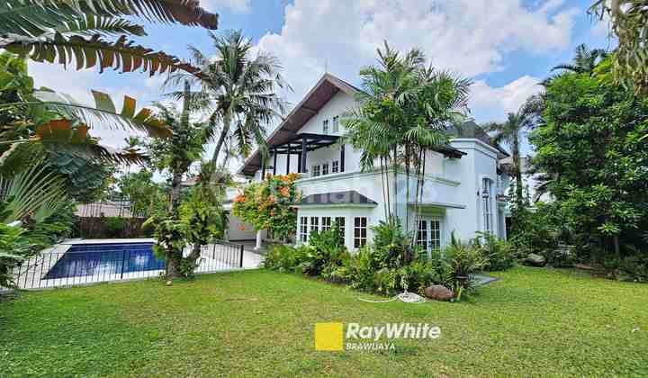 American dan Modern Minimalist House di Kemang, Jakarta Selatan, Dalam Cluster, Bebas Banjir