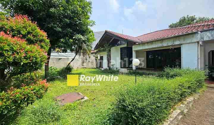 DIJUAL DI HARGA NJOP! Rumah di jalan Benda, Kemang, Jakarta Selatan, 15 menit ke akses tol