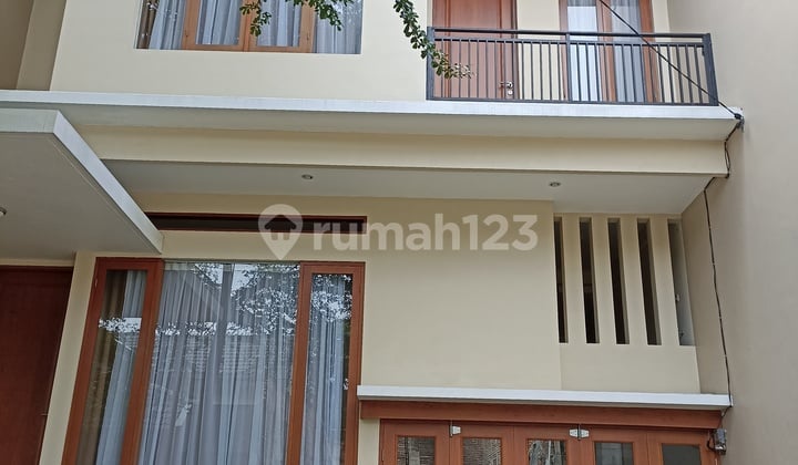 Rumah mewah hanya 3 kilometer dari MRT lebak bulus dan tol