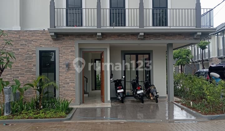 Rumah Hook Cantik Luas Nempel MRT Lebak Bulus