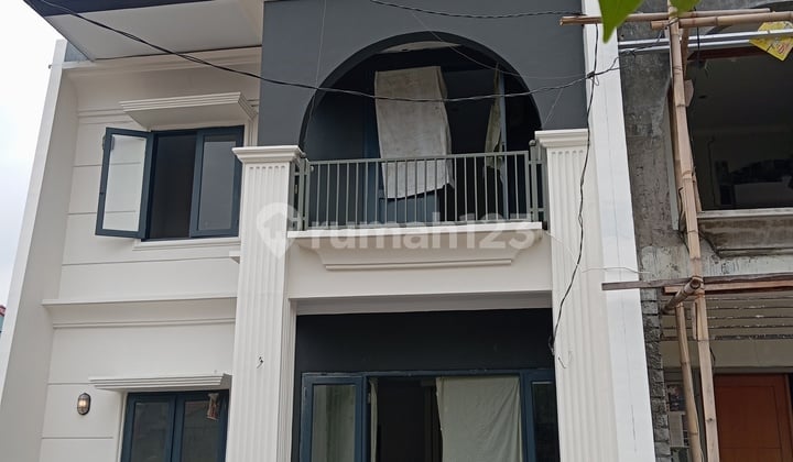 Spacious House in Cinere Very Close to Lebakbulus