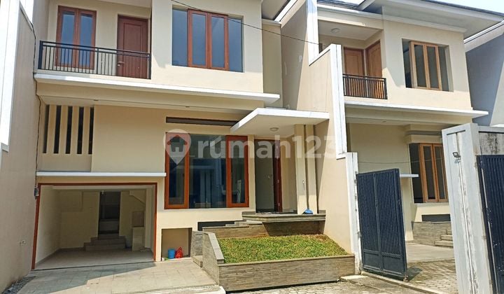 Rumah Hook Mewah 10 Menit ke MRT Lebak Bulus