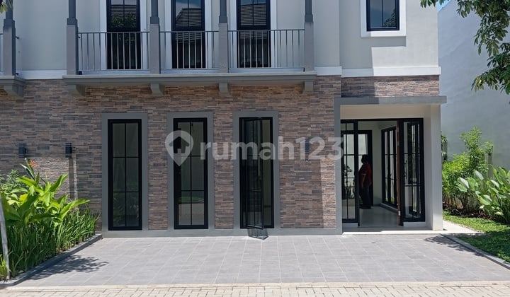Rumah Risort Alami Tengah Kota Nempel MRT Lebakbulus