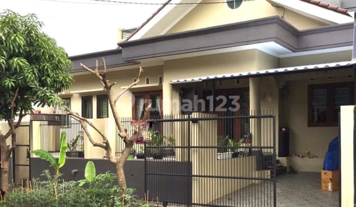 Dijual Rumah Siap Huni Dihoek Dekat Dengan Stasiun Kereta Bintaro