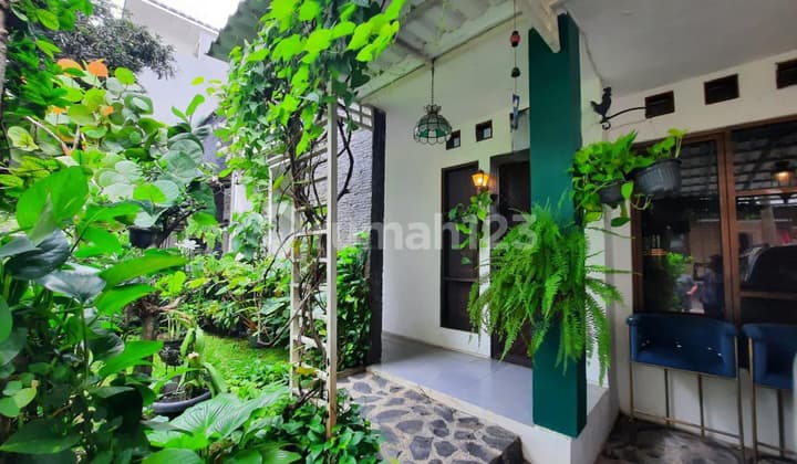 Rumah Furnished Bagus Dikomplek Dekat Stasiun KRL Bintaro