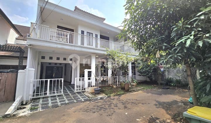 Rumah Depan Taman di Cluster Bintaro Semi Furnish Dekat Akses Tol