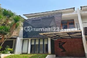 Rumah Dua Lantai Bagus Dekat Akses Tol Dan Krl Di Bintaro