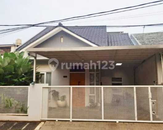 Rumah Bagus SHM Dekat Stasiun KRL dan Mall Bintaro
