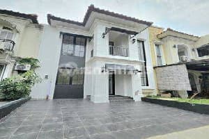 Rumah Modern Depan Taman di Cluster Bintaro Dekat Akses Tol