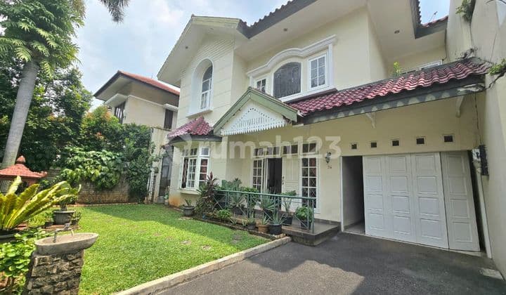 Spacious, Comfortable House in the Strategic Center of Kebayoran Baru