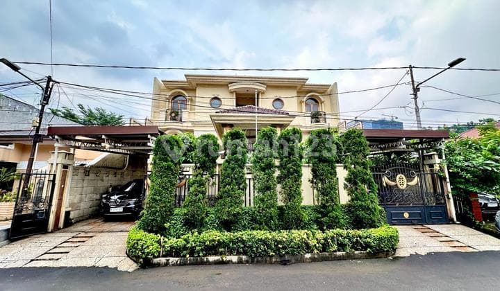 Dijual Rumah Besar di Pancoran - 10+4 Kt, Garasi 4 Mobil