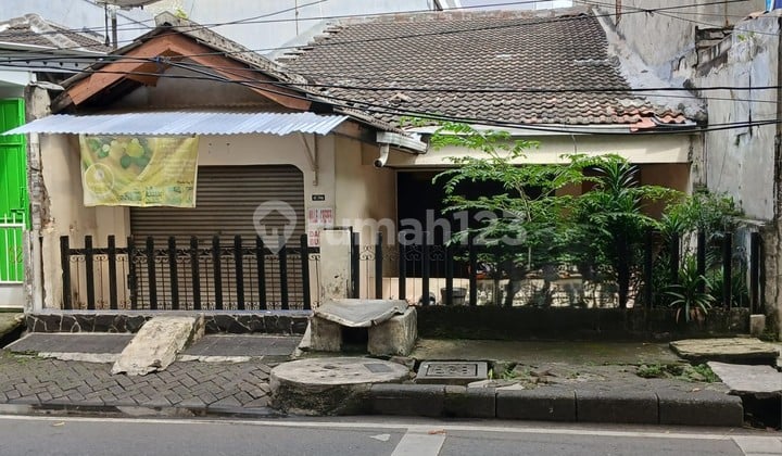 Dijual Rumah Lokasi Strategis di Perbatasan Jaksel dan Jakbar