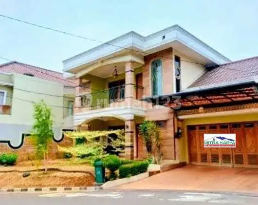 Special House with Swimming Pool Facilities in Jati Padang, South Jakarta
