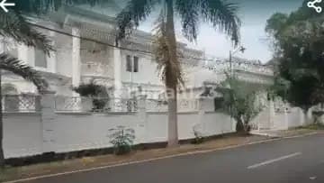 Rumah Istimewah Kolam Renang di Billymoon Pondok Kelapa, Duren Sawit
