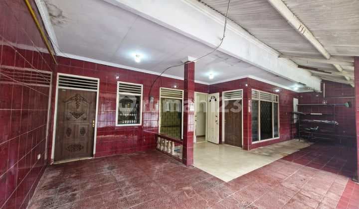 Rumah Tua Butuh Renov Tapi Murah di Pondok Bambu, Duren Sawit