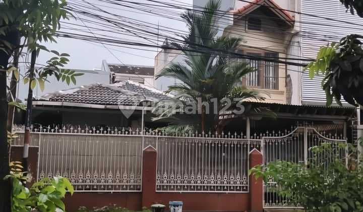 Rumah 1,5 Lantai Standart yang Asri Harga Nego di Kelapa Gading