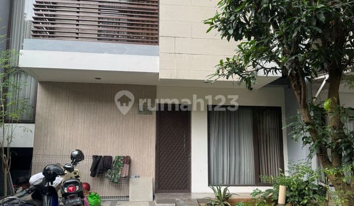 Rumah 2 Lantai semi firnish siap Huni di Cluster Eminen BSD City