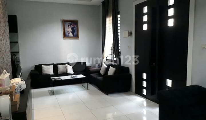 Rumah 2 Lantai Full Furnish Langsung Huni Sangat Layak Pakai