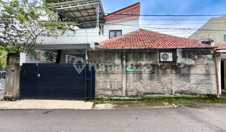 Rumah Siap Huni dengan Halaman Luas di Cilandak Permai Raya, Jakarta Selatan