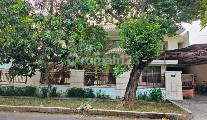 Rumah dengan Pool di kawasan Wijaya Kebayoran Baru