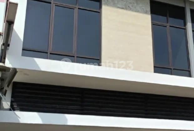 Disewakan Ruko 3 Lantai Siap Usaha Strategis Ramai di Citra Raya Cikupa