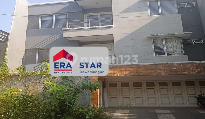 Rumah Mewah Murah Luas 3 Lantai di Villa Menara Kelapa Gading