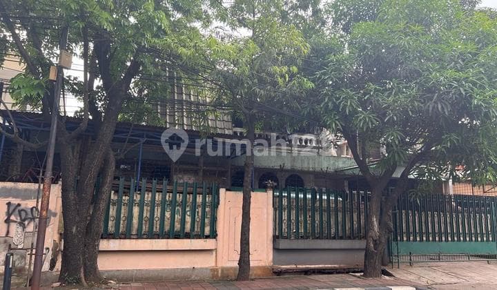 Dekat kampus dan Rumah Sakit Ukrida dijual rumah lama hitung tanah Jalan Kebon Raya, Duri Kepa, JakBar