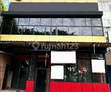 Shop House on Mayjend Sungkono, 9 Meters Wide, 3.5 Floors Building