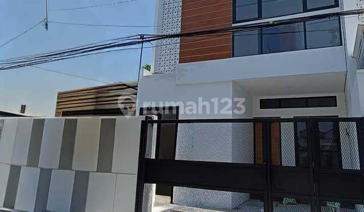 Rumah Baru Siap Huni Dekat Raya Kenjeran - Gress & Modern
