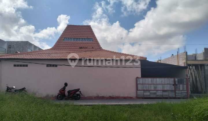 House For Sale At Petitenget Area Lease Hold 21 Years