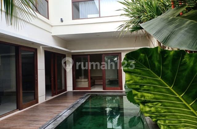 For Lease Villa 3 Bedroom In Bumbak, Umalas Close To Canggu