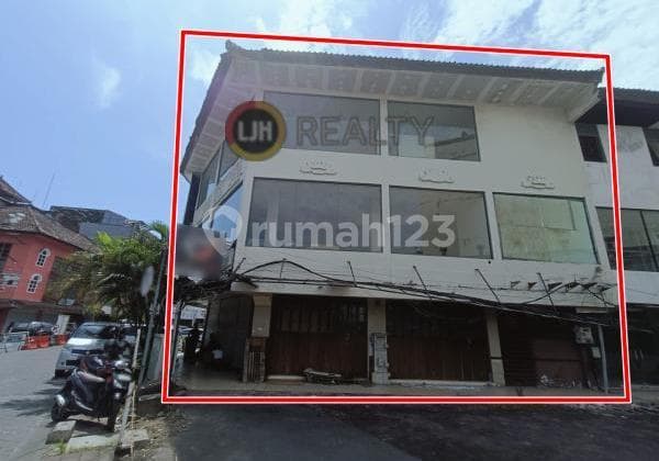 Shophouse for rent at Kuta, strategic location, close to Kuta Beach