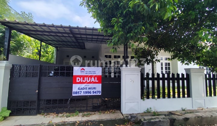 Rumah Lama Terawat Dipondok Kelapa Jakarta Timur.
