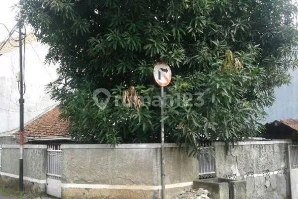 Land in West Tebet
