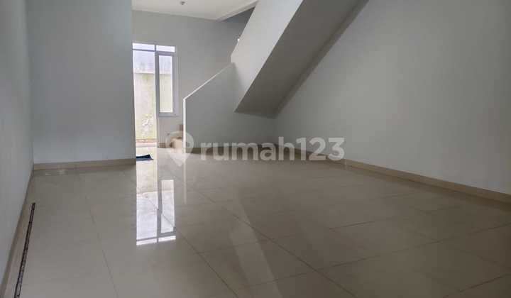 Ruko Jual Cepat Lokasi Exclusive Parkir Luas Pinggir Jalan Utama