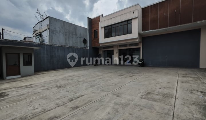 Warehouse for Rent in Cibaduyut with Double Truck Access