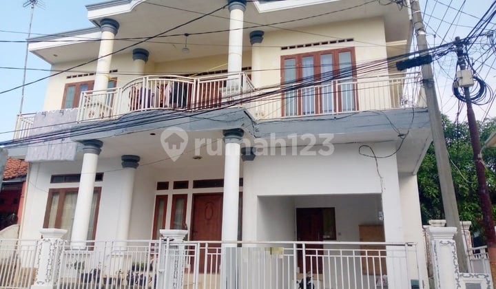 Rumah Dijual Cepat Terawat Adem Nyaman di Manglayang Regency