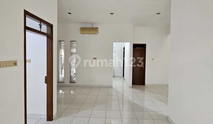 Dijual Rumah Siap Hunistrategus Dekat Tol di Pondok Kelapa