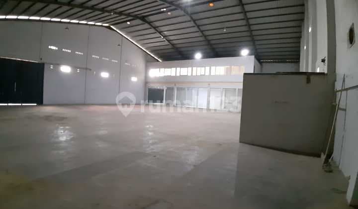 Gudang Di Mainroad Kiaracondong Bandung.