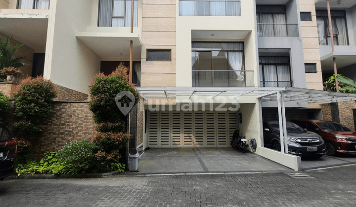 rumah cantik di dalam townhouse lebak bulus
