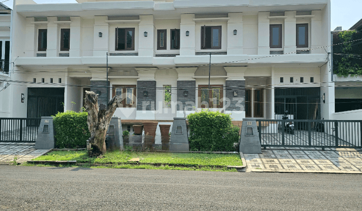 Rumah Kembar Cantik 4 Lantai di Pondok Indah Jaksel