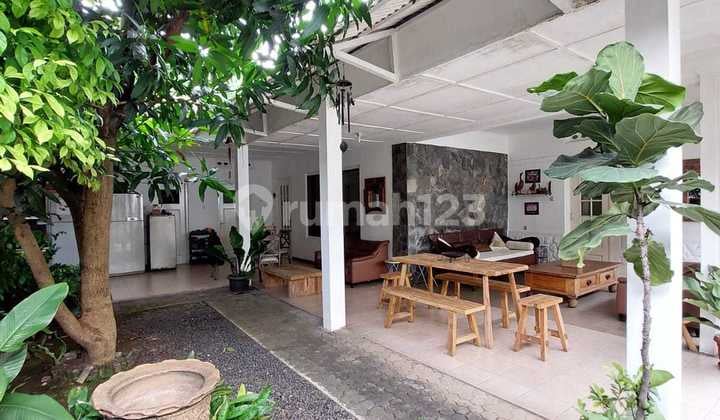 Rumah Siap Huni 1 Lantai di Area Menteng Depan Taman
