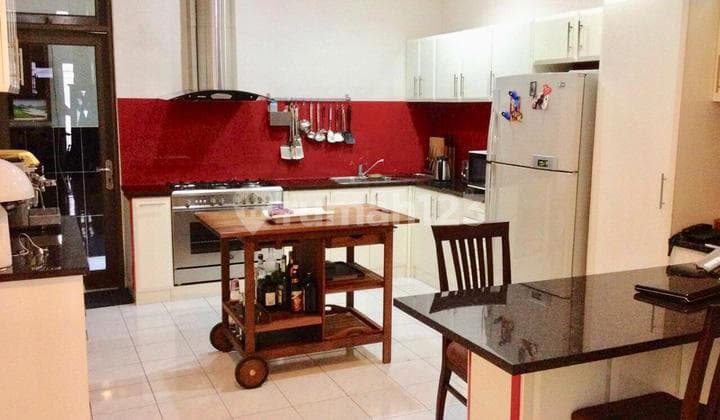Investasi Cuan Rumah 2 Lantai Tersewa di Mampang 178 Meter 3,6 M