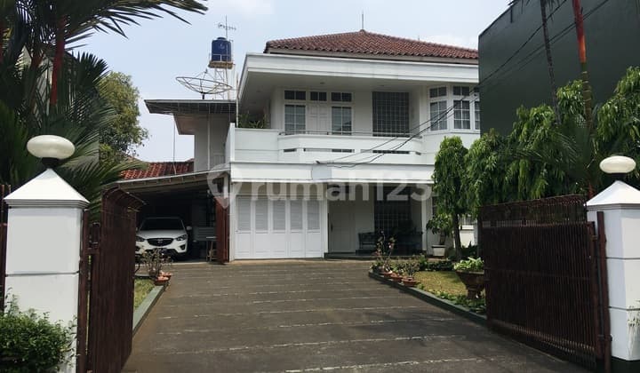 Rumah Cantik Wijaya Kusuma Luas 740 Ada Pool Furnish 17,5 M Nego