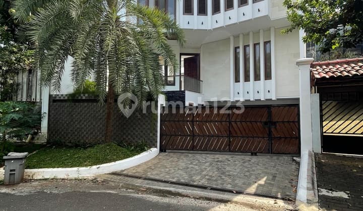 Rumah Mewah di Pondok Indah Jakarta Selatan