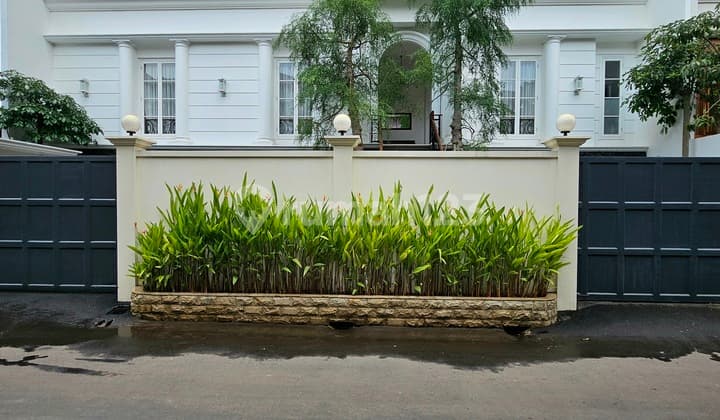 Rumah Mewah Baru Furnished di Kemang Jakarta Selatan