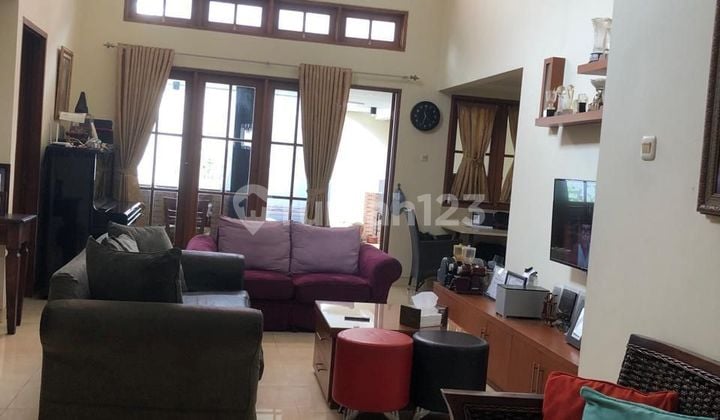 Rumah Luas Lokasi Bagus Dan Strategis Posisi Depan Taman Di Sektor 7