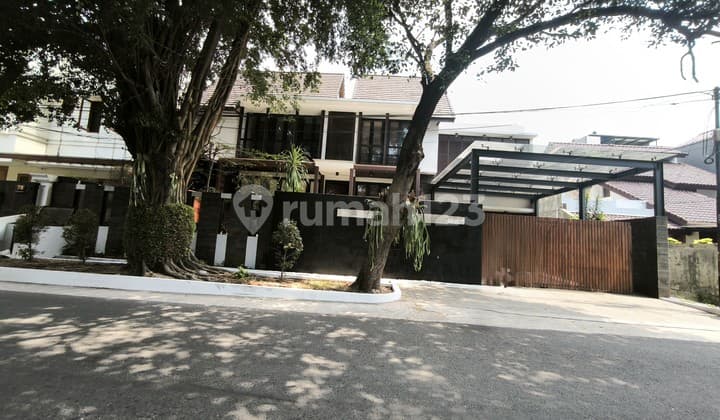 Rumah Modern di Daerah Cikatomas Kebayoran Baru