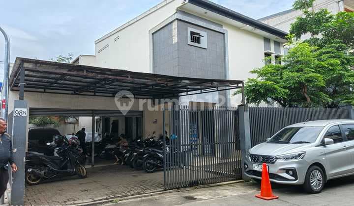 Di Sewakan Rumah Ex Kantor Parkir Luas di Cipedesdekat Sukajadi dan Pasteur Bandung